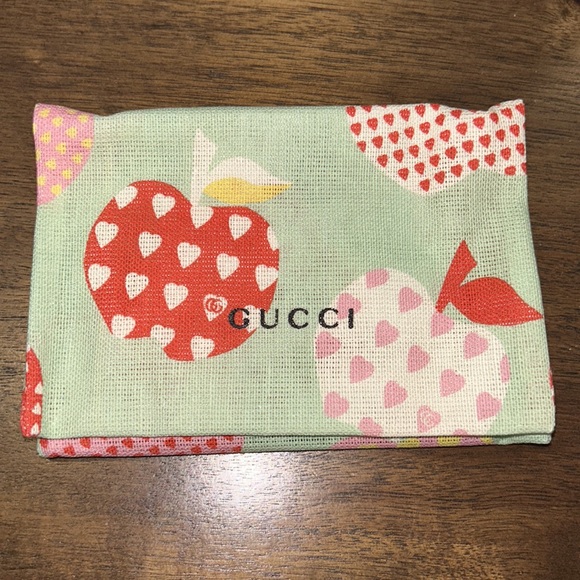 FULL INCLUSION: Gucci Apple Heart/Moon Card Holder - Picture 4 of 7